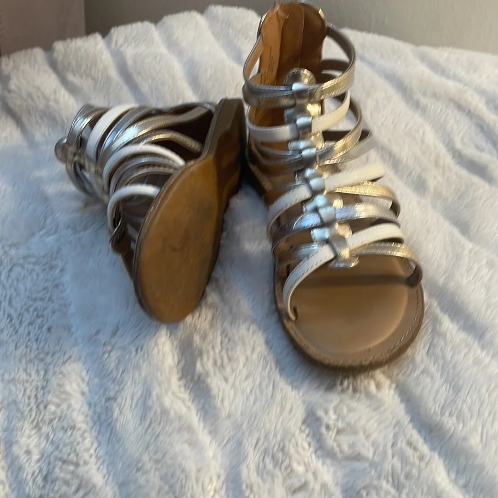 Tucker & Tate Marissa Gladiator Strapped Sandals (Girls) White and Gold. Size 2M